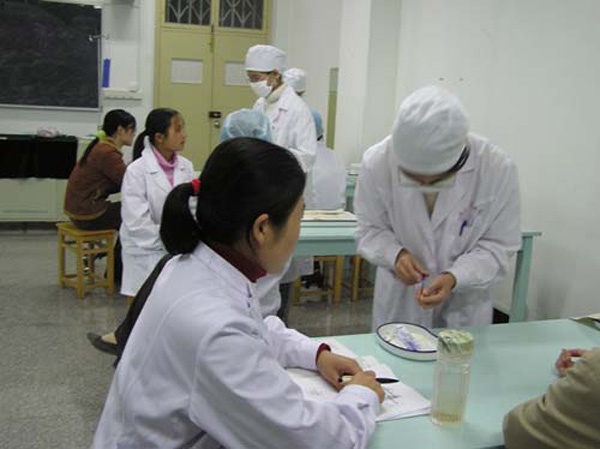 临床实践护士练习女性导尿